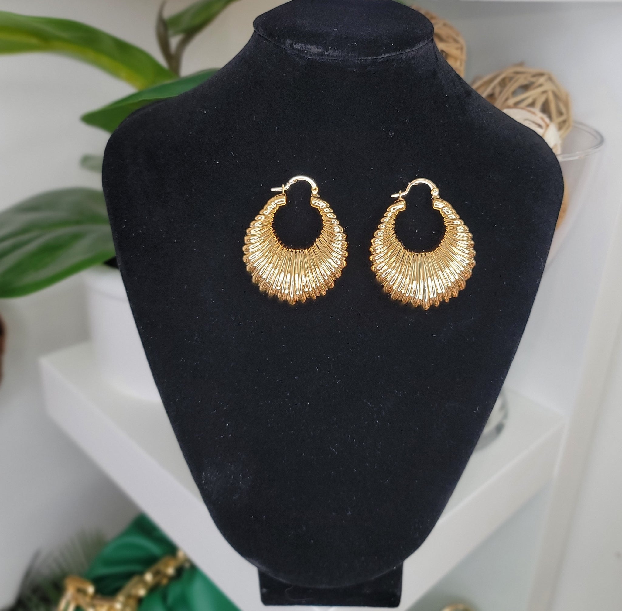 Ama thick Gold Earring